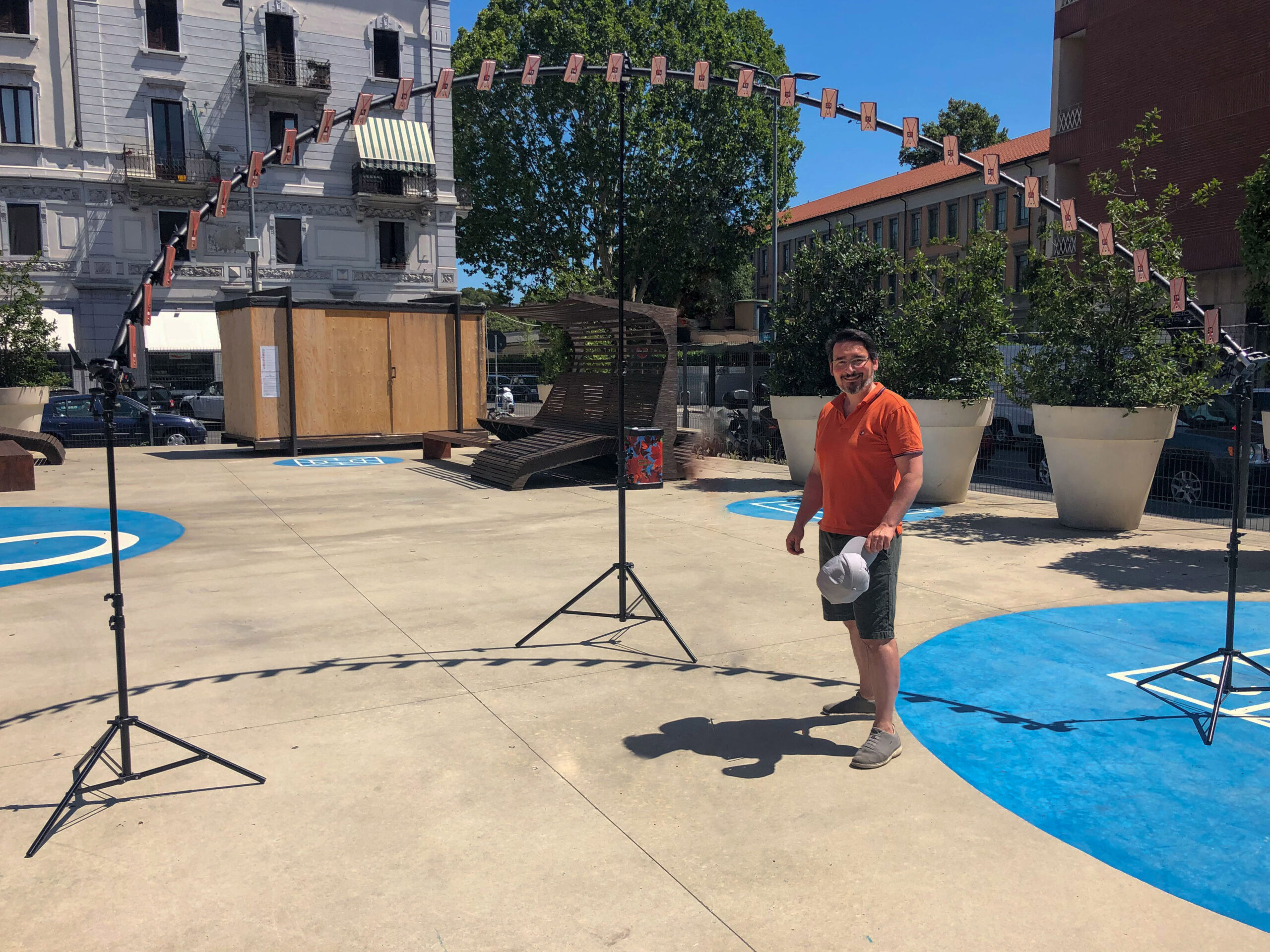 Set bullet time ad arco con 30 smartphone a Milano